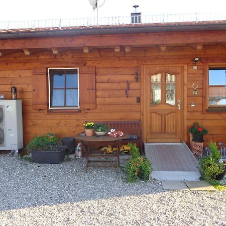 Barrierefreies Zimmer Im Blockhaus Mit Sauna Am See Soyen Kültér fotó