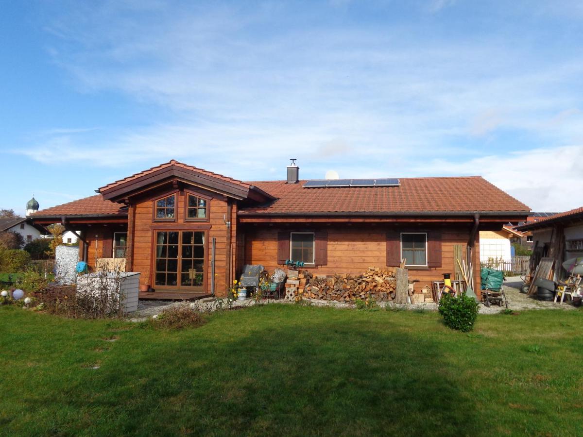 Barrierefreies Zimmer Im Blockhaus Mit Sauna Am See Soyen Kültér fotó