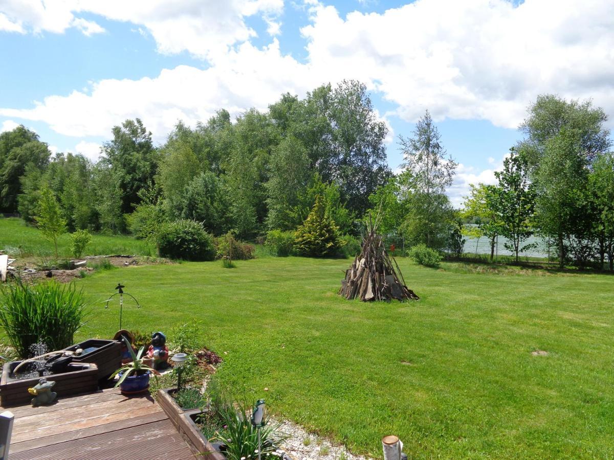 Barrierefreies Zimmer Im Blockhaus Mit Sauna Am See Soyen Kültér fotó