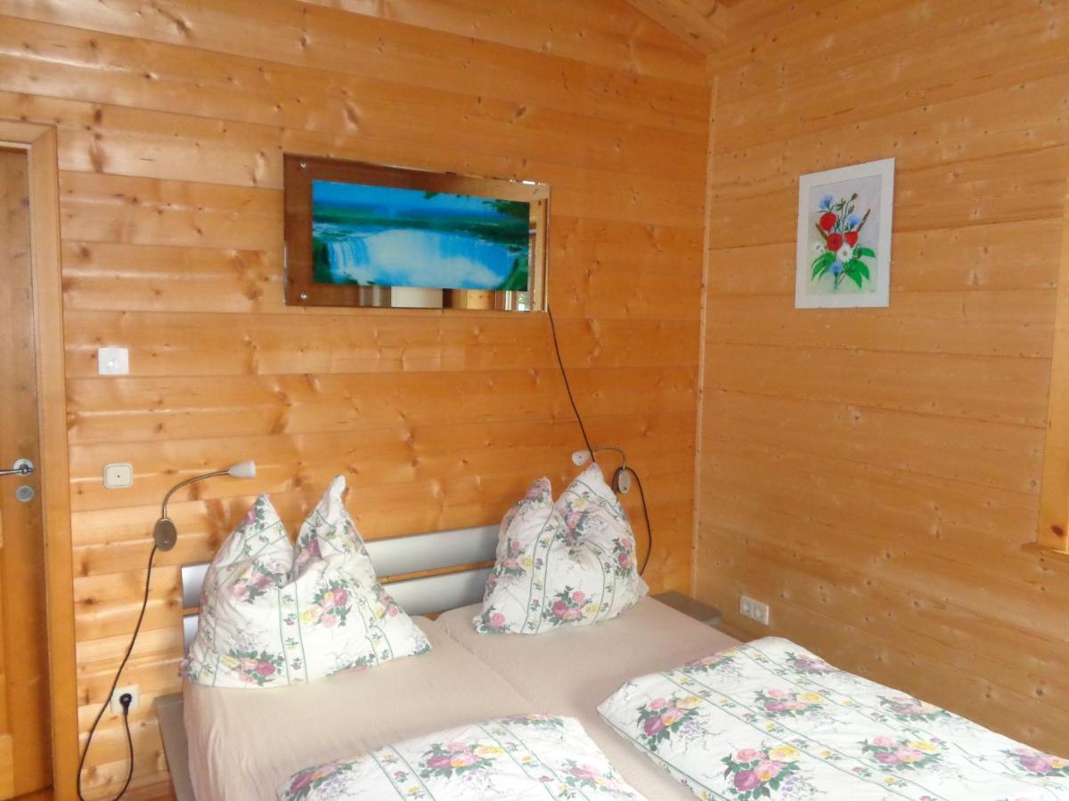 Barrierefreies Zimmer Im Blockhaus Mit Sauna Am See Soyen Kültér fotó