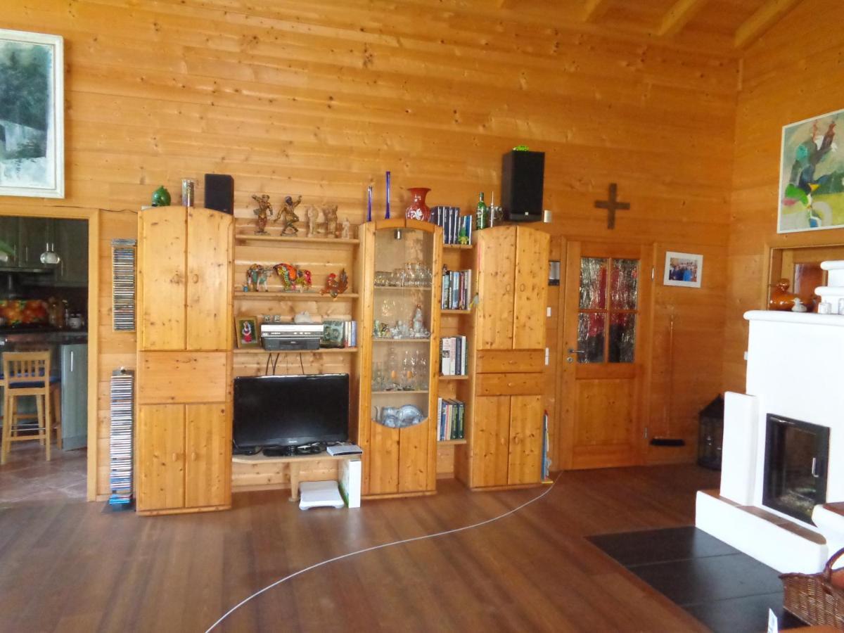 Barrierefreies Zimmer Im Blockhaus Mit Sauna Am See Soyen Kültér fotó