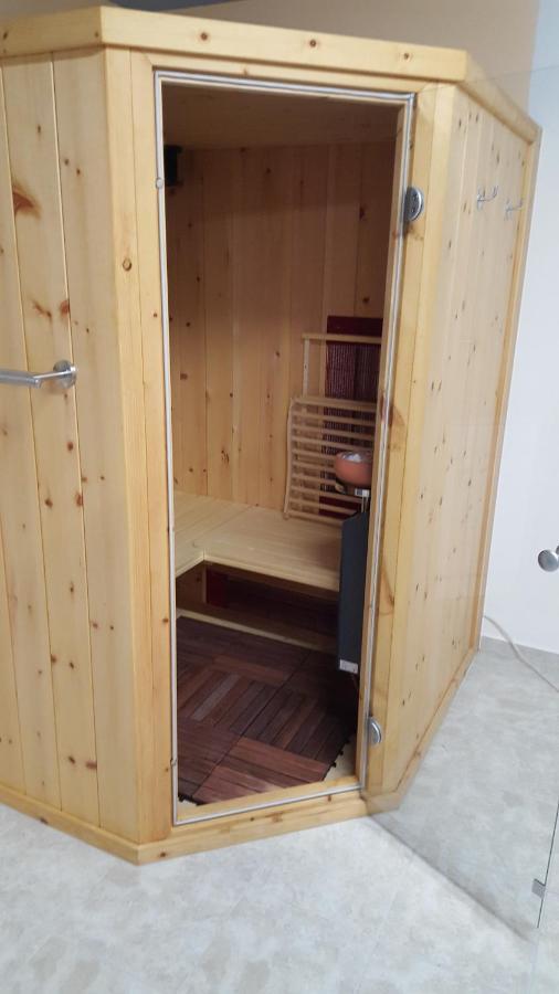 Barrierefreies Zimmer Im Blockhaus Mit Sauna Am See Soyen Kültér fotó