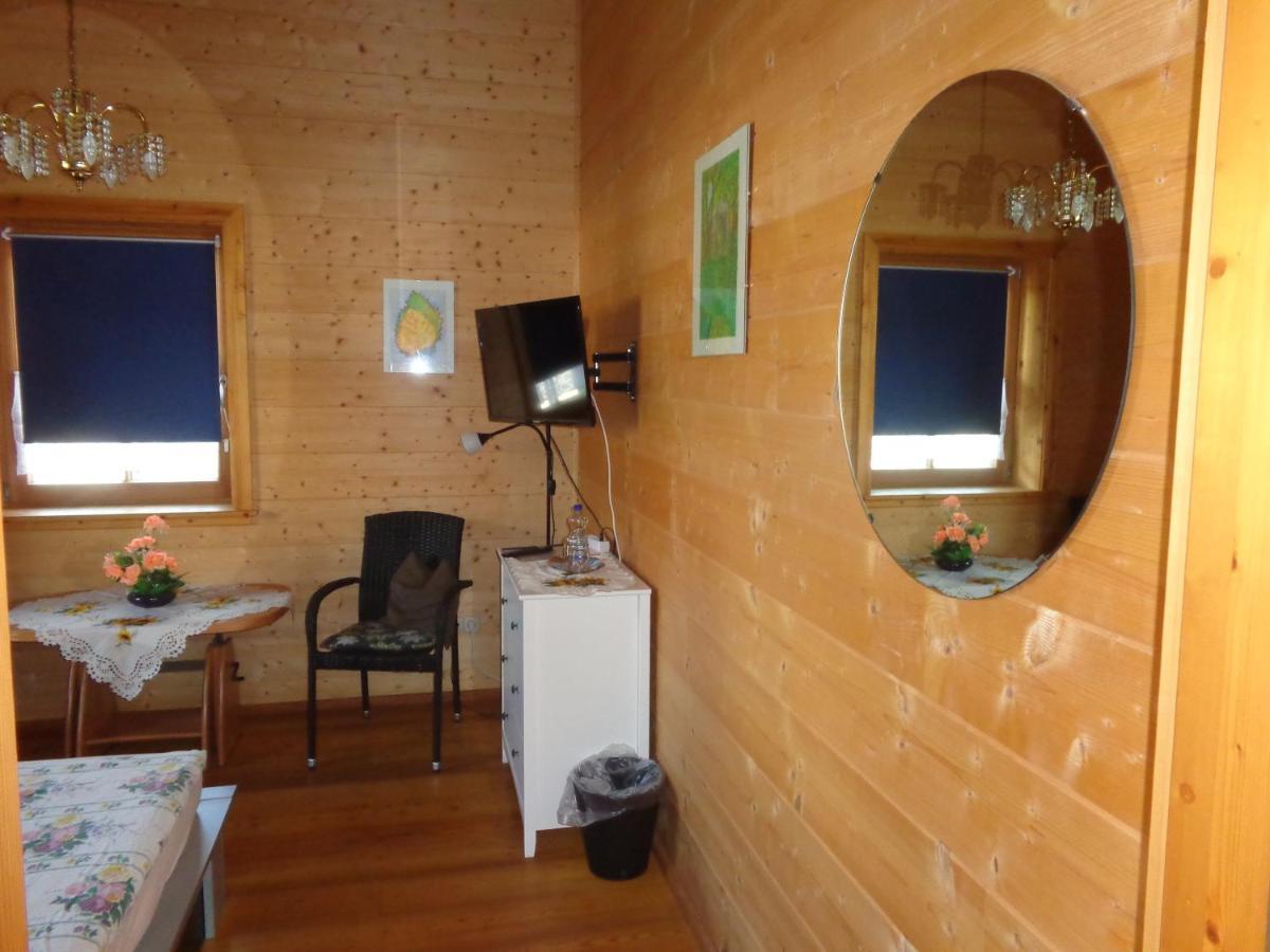 Barrierefreies Zimmer Im Blockhaus Mit Sauna Am See Soyen Kültér fotó