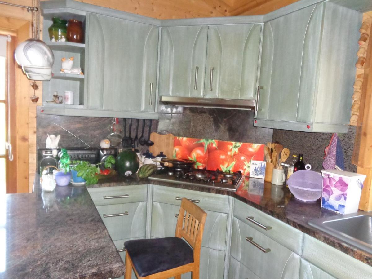 Barrierefreies Zimmer Im Blockhaus Mit Sauna Am See Soyen Kültér fotó