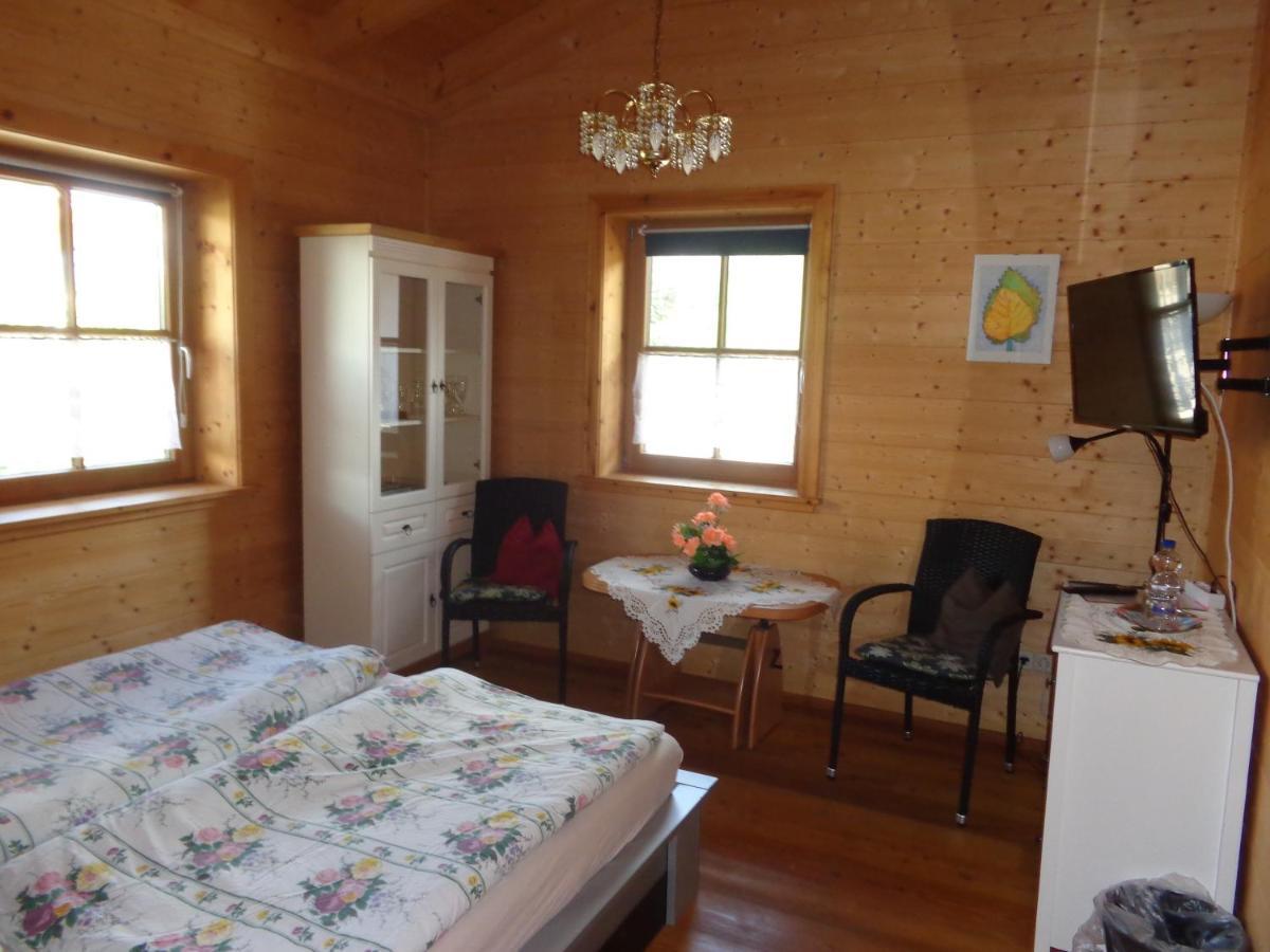 Barrierefreies Zimmer Im Blockhaus Mit Sauna Am See Soyen Kültér fotó