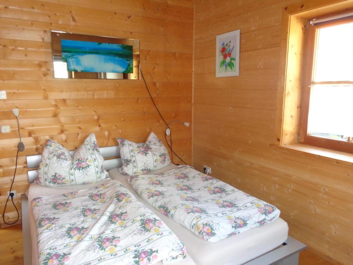 Barrierefreies Zimmer Im Blockhaus Mit Sauna Am See Soyen Kültér fotó